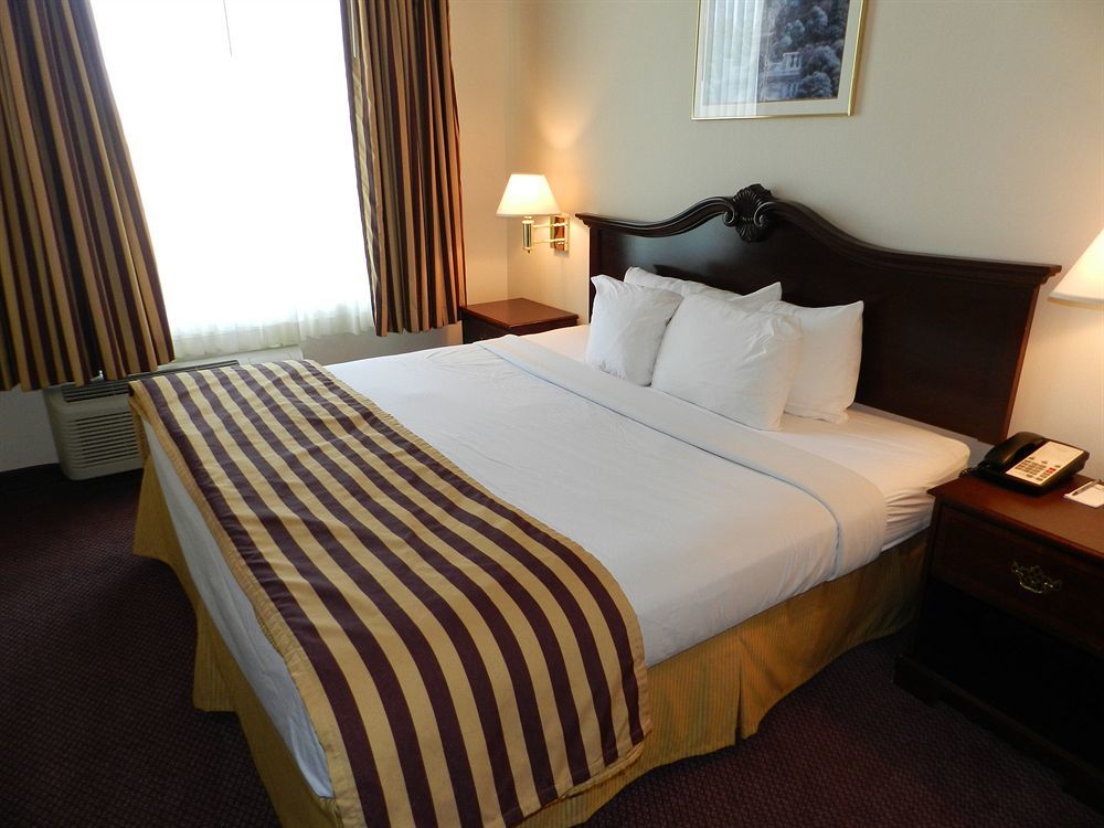 Ashmore Inn And Suites לובוק מראה חיצוני תמונה