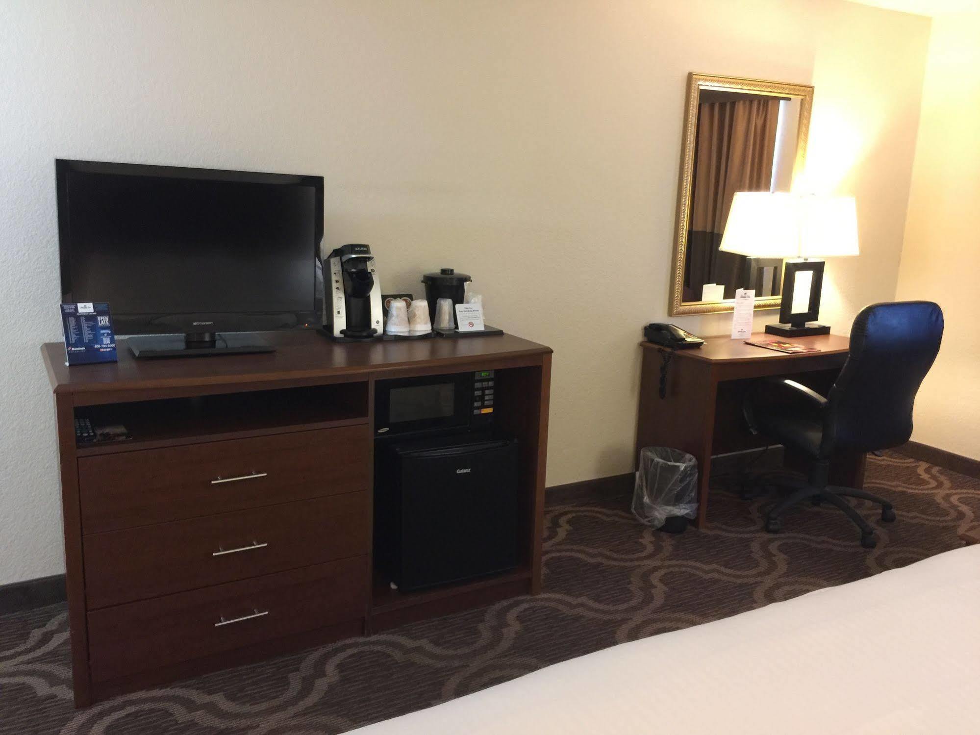 Ashmore Inn And Suites לובוק מראה חיצוני תמונה